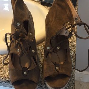 Platform lace up zip back shoes size 8 1/2